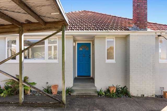 1950s Charm, Sunshine & Stucco