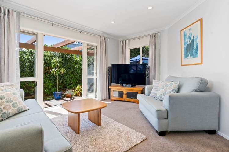 14 Margaret Henry Crescent Oteha_5