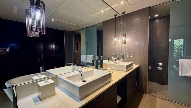3701/50F Hilton Villa_5