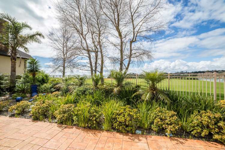 7 Villa Court Eastern Beach_21