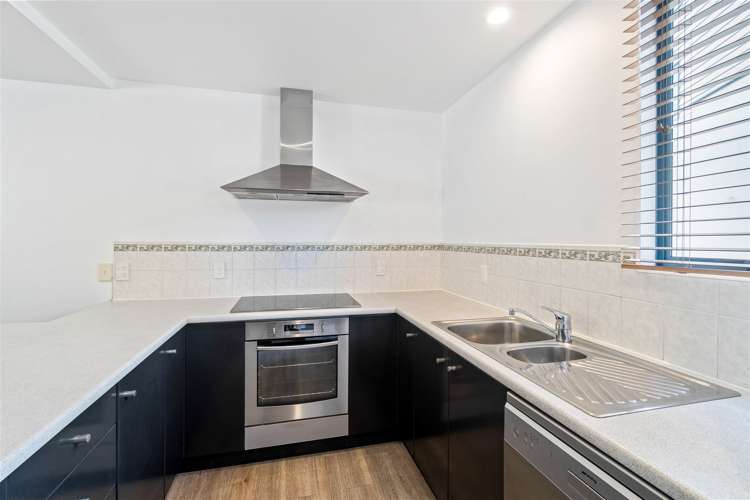 4/18 Rastrick Street Merivale_4