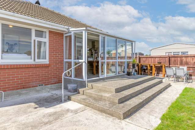 15 Sandown Crescent Aranui_1