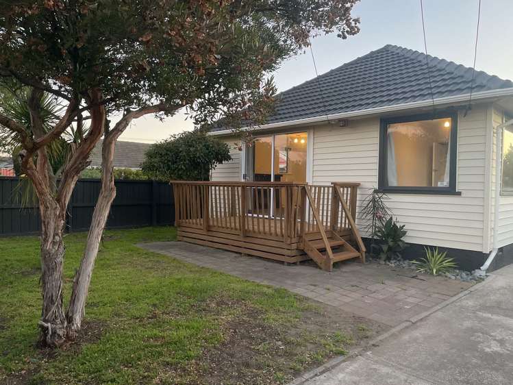 12 Pine Avenue_0