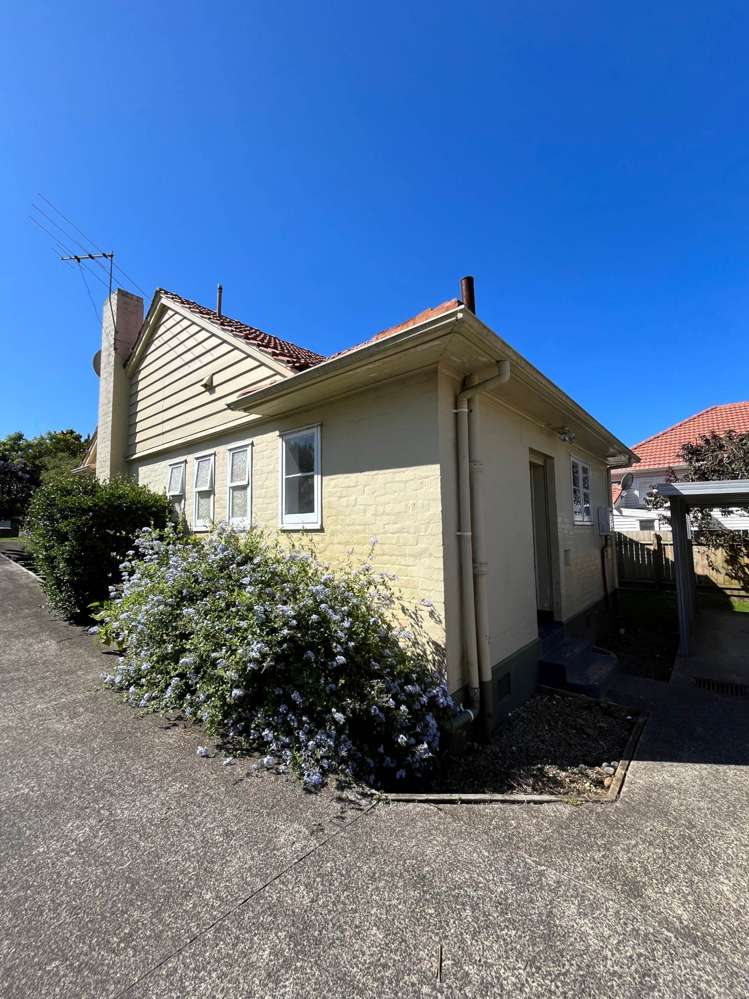 42 Willcott Street Mount Albert_12