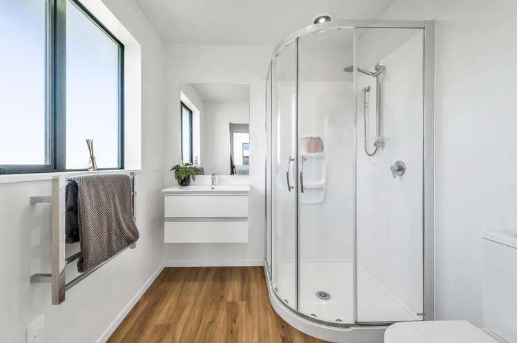 197 Faringdon Boulevard Rolleston_12