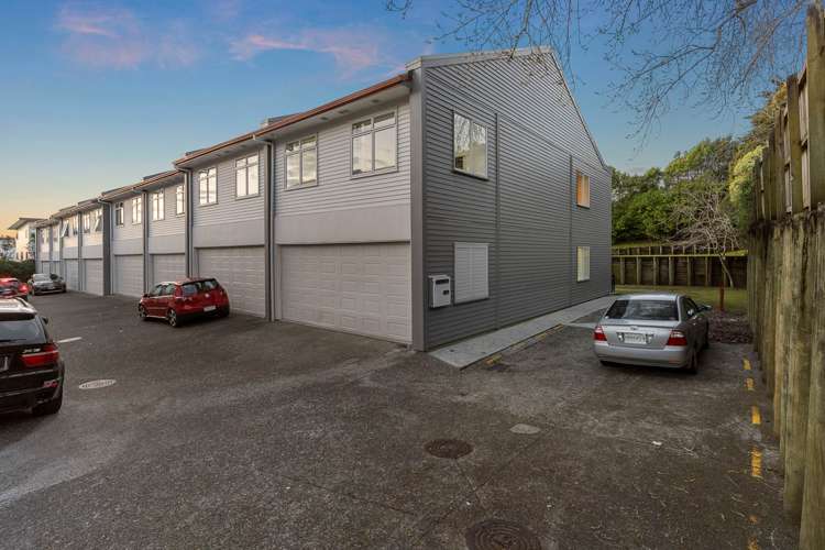 16/44 Carlos Drive Flat Bush_9