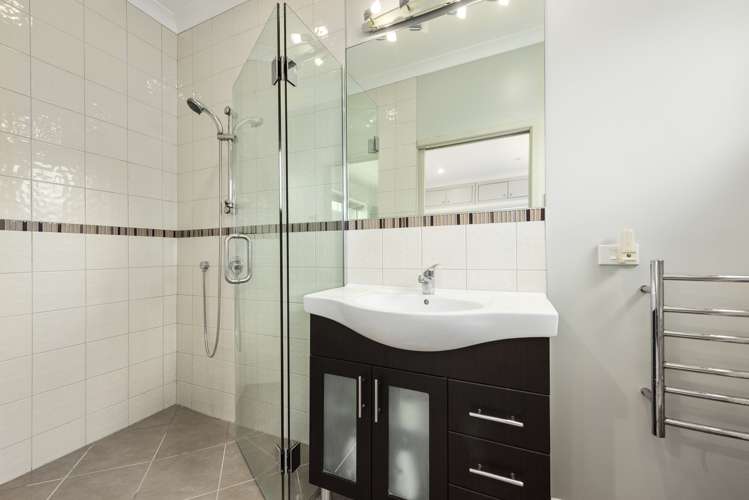 2a Field Street Silverstream_11