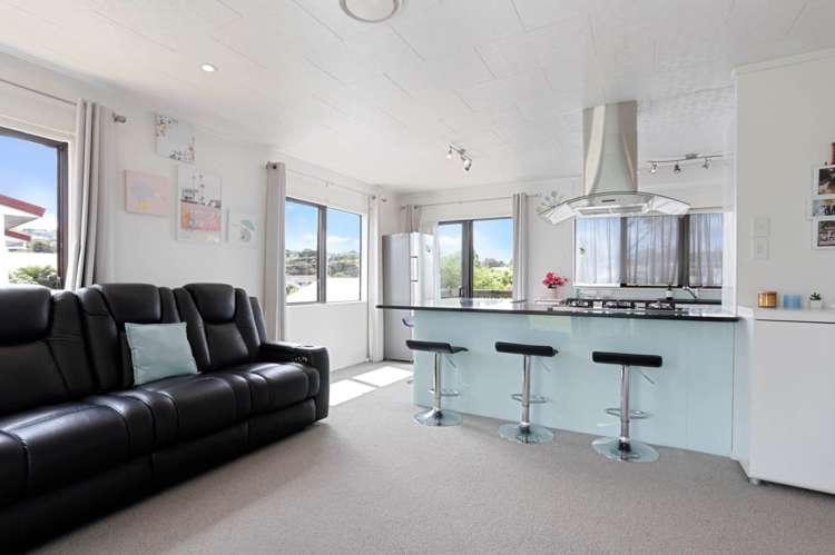 37 Meadowvale Rise Titirangi_4