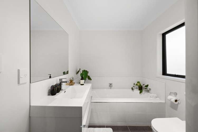 87b Dixon Road Glenview_15