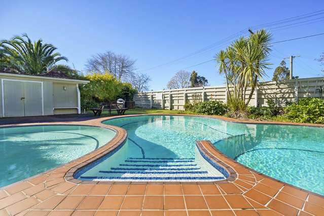 2-Bedroom Apartment with Pool, In Prime Location