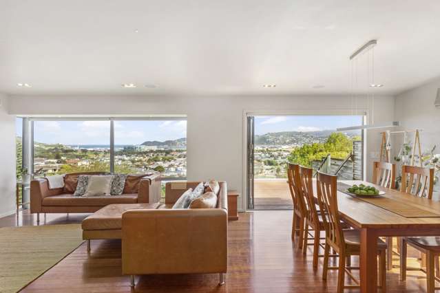 SUNNY FAMILY HOME WITH EXCEPTIONAL VIEWS
