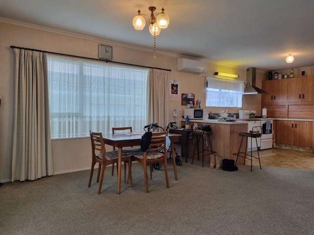 2/7 Broadway 10858_4