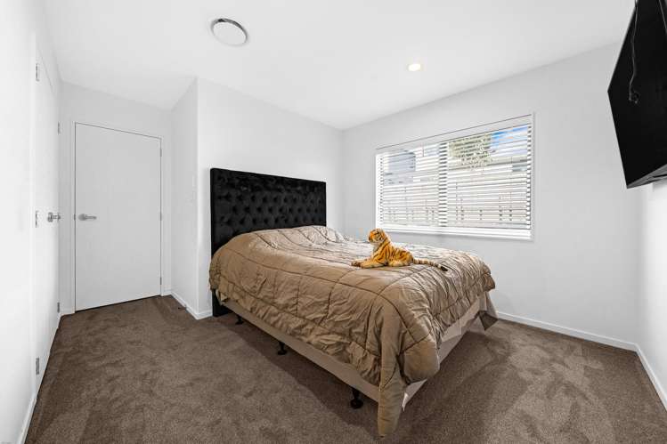 32 Matahae Drive Flat Bush_13