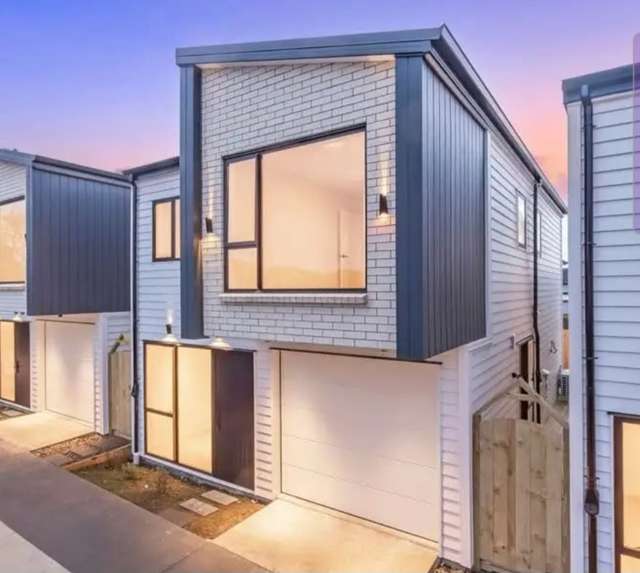 Modern 4 Bedrooms house for rent