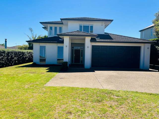 Elegant Two-Storey Executive Home in Prime Puk...