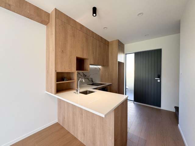 2/8 Lowtherhurst Road 11410_1