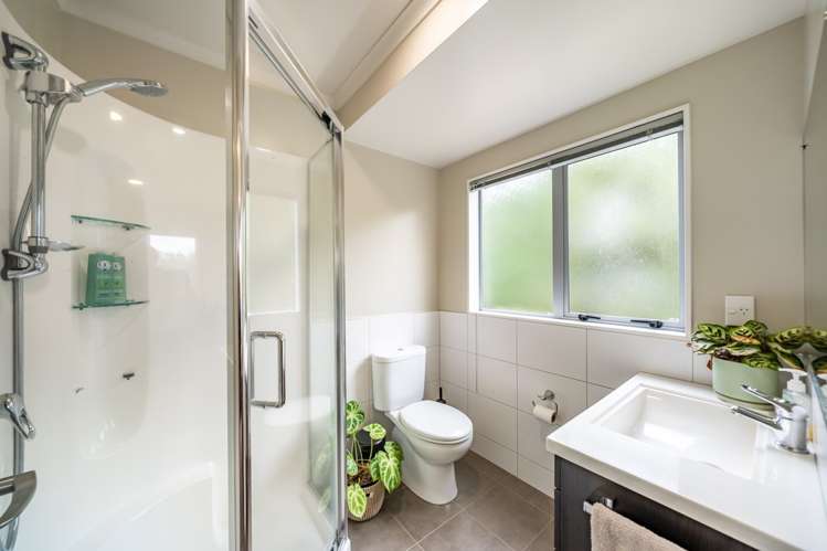 31 Te Puia Drive Aotea_22