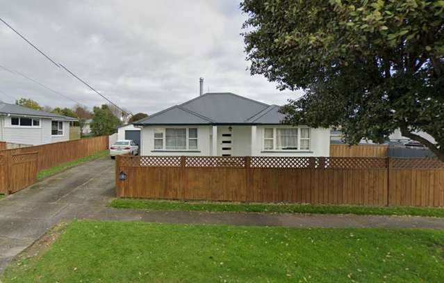 3 Bedroom Home with Large Back Yard! Pet Friendly
