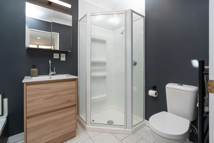 23 Percy Dyett Drive Karori_13