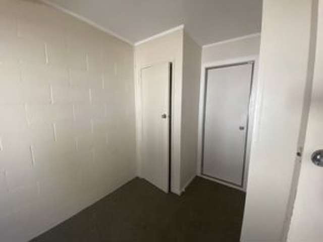 2/13 Eason Street 11068_3