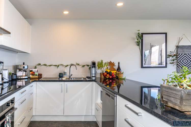 54c Wynyard Crescent Fernhill/Sunshine Bay_3