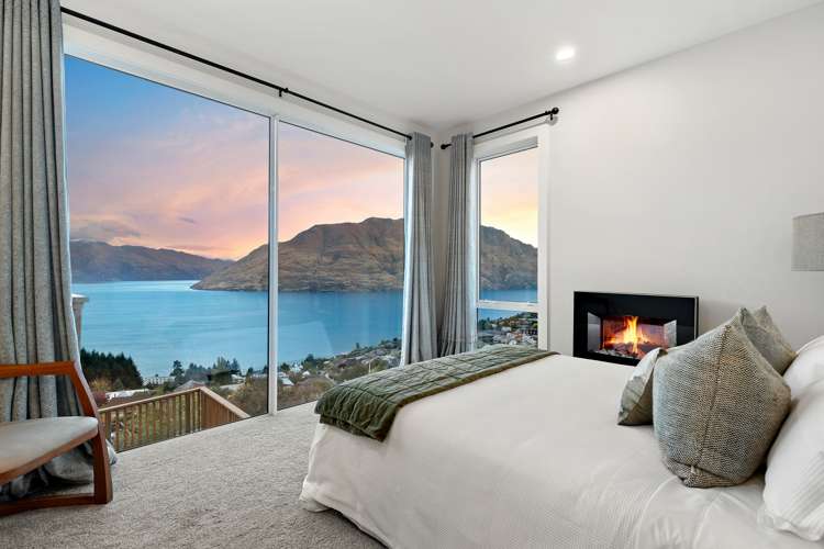 115 Wynyard Crescent Fernhill/Sunshine Bay_7