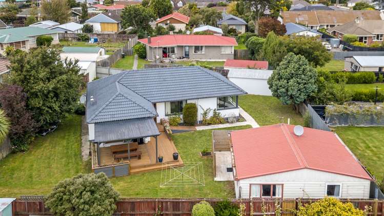 35 Avro Crescent Hornby_13