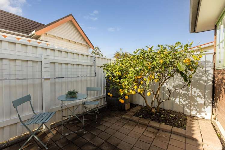 165b Queens Drive Lyall Bay_8