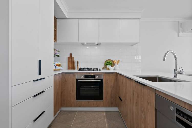 304/30 Shortfin Place Flat Bush_5