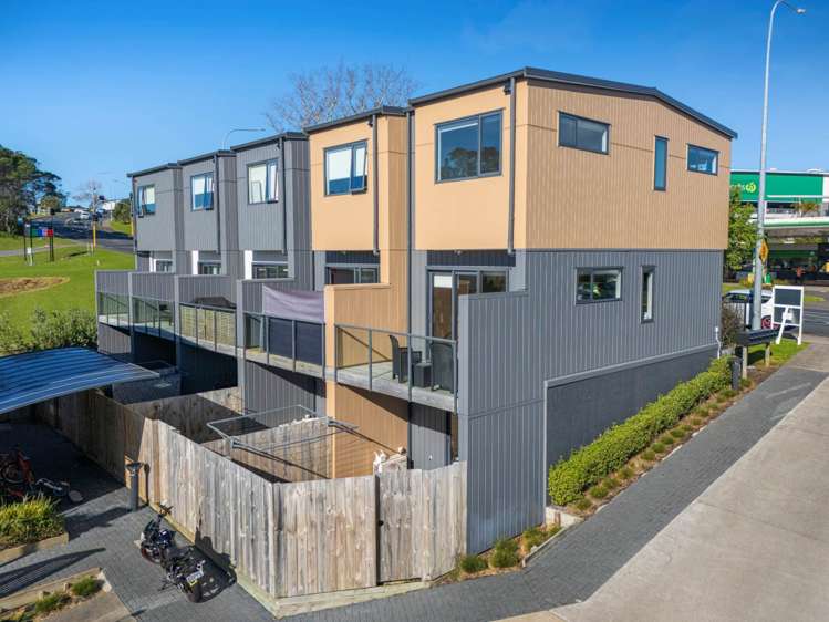 2/694 Whangaparaoa Road Stanmore Bay_12