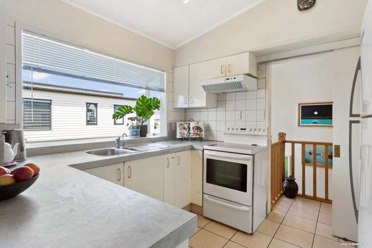 2/270 Lake Road Hauraki_13