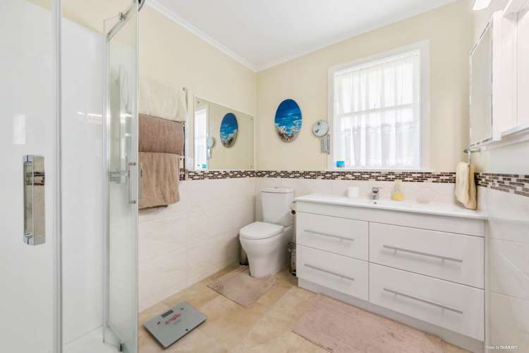 39 School Road Te Atatu South_13