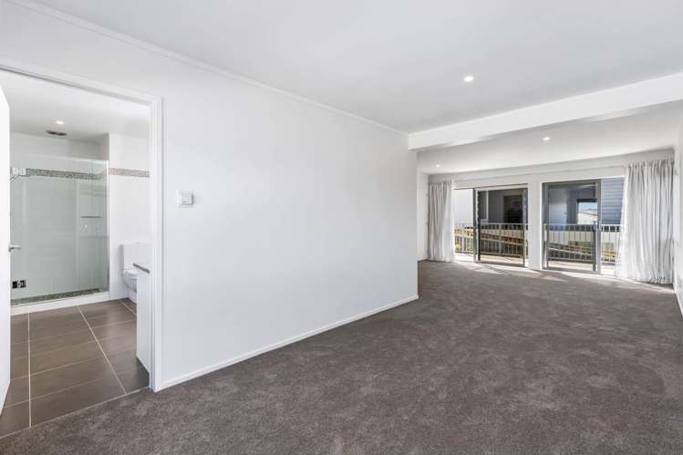 1/19 Seaview Road Castor Bay_9