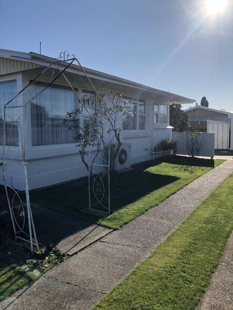 2/1 Newbourne Crescent Redwoodtown_3