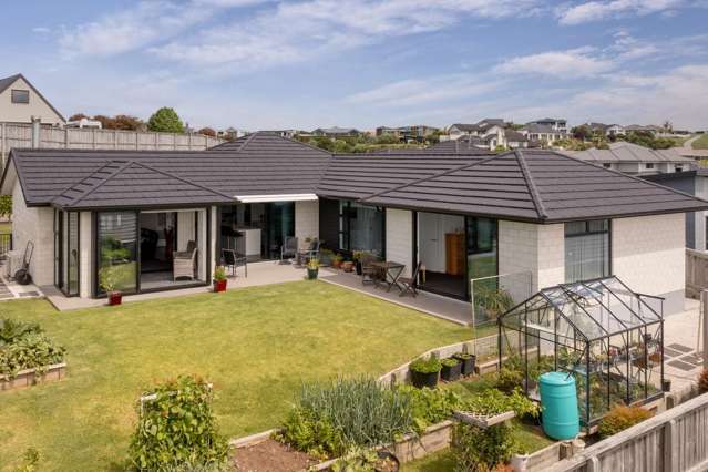 Contemporary Living with Panoramic Views