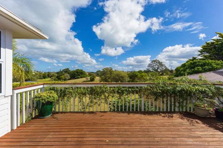 27 Shakespear Road Army Bay_6