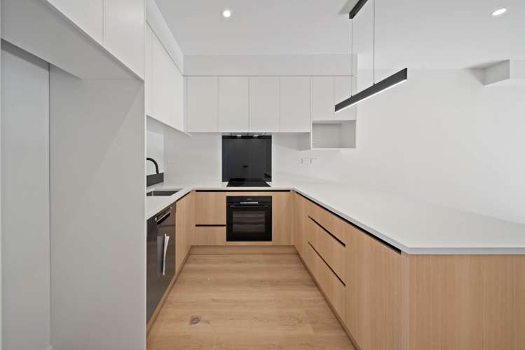 8/12 Clendon Place Manurewa_4