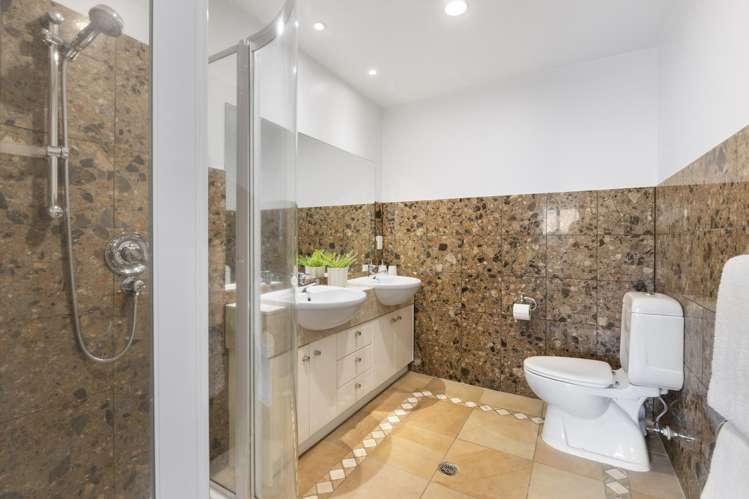 4C/173 Hurstmere Road Takapuna_13