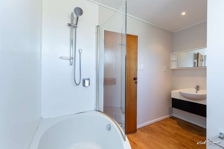 8b Wai-Iti Crescent Woburn_14