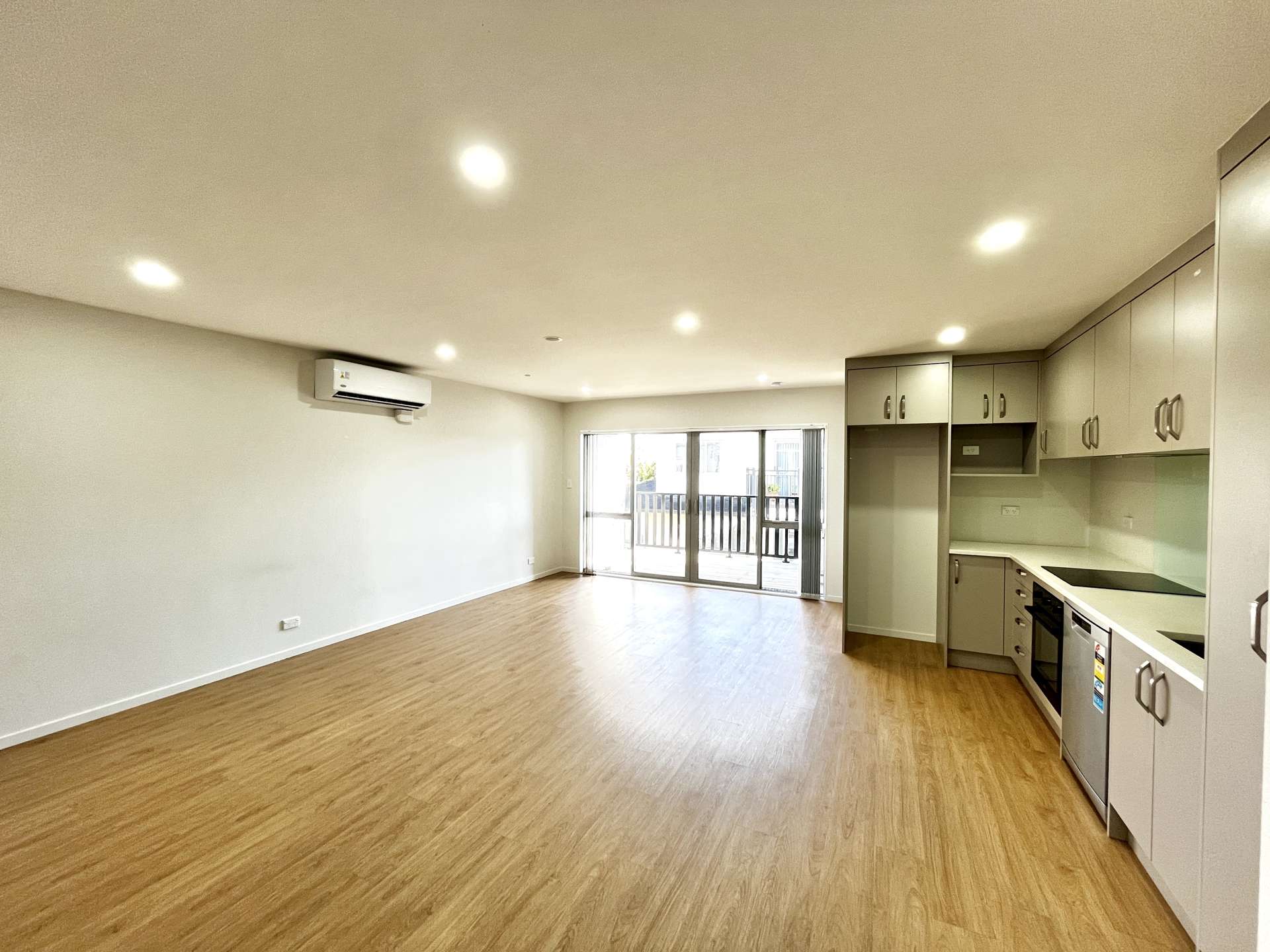 105/3 Beaumonts Way Manurewa_0