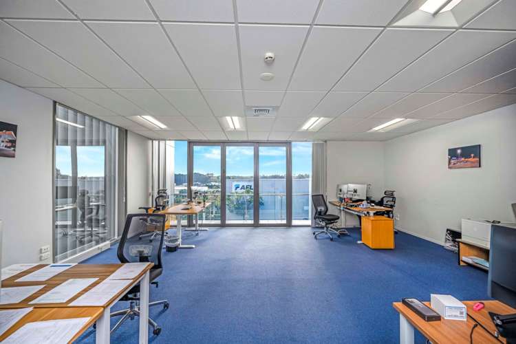 Unit 1/9 Orbit Drive Rosedale_8