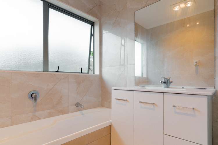 9 Hawkley Close Flat Bush_10