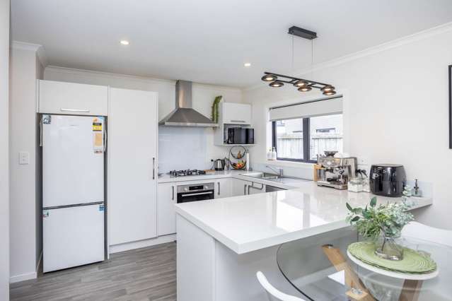 Stylish 2019 Build, Walk to Westfield