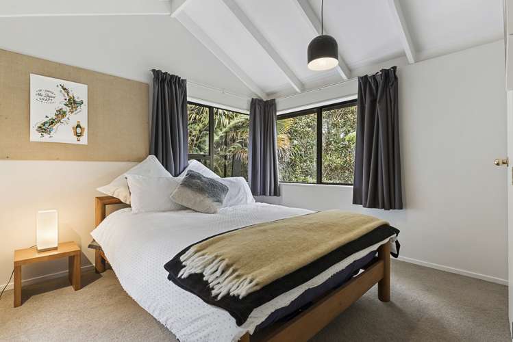 3 Saddleback Rise Murrays Bay_13