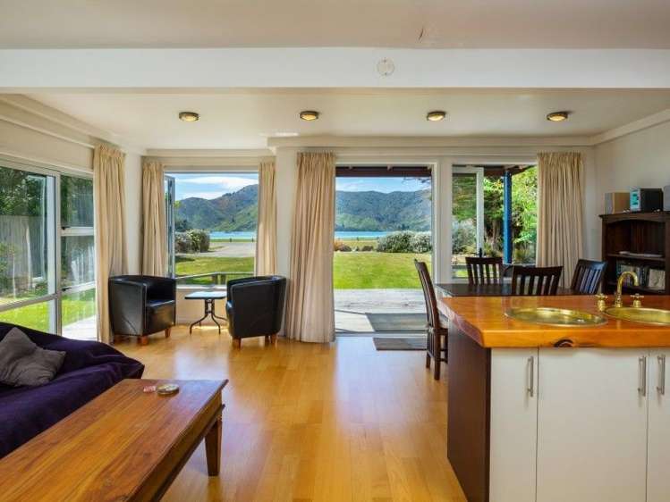 2 Esplanade Okiwi Bay_8