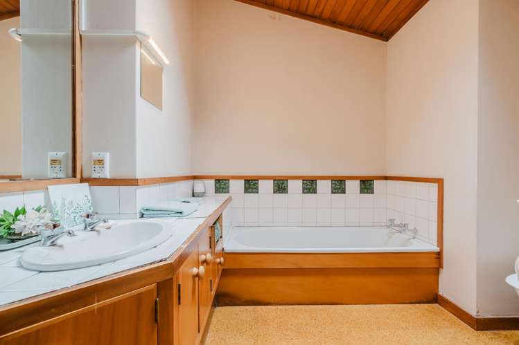 134 Lake Crescent Hamilton Lake_13