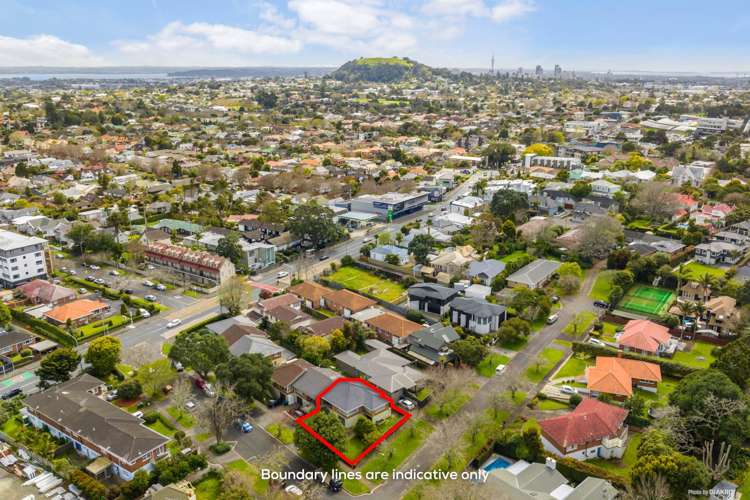 2f Golf Road Epsom_18