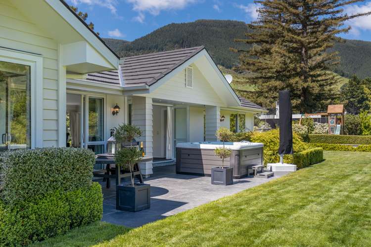 48 Sunningdale Drive Stoke_15