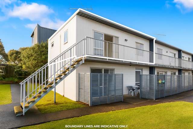 Browns Bay: Beach, Village, Value