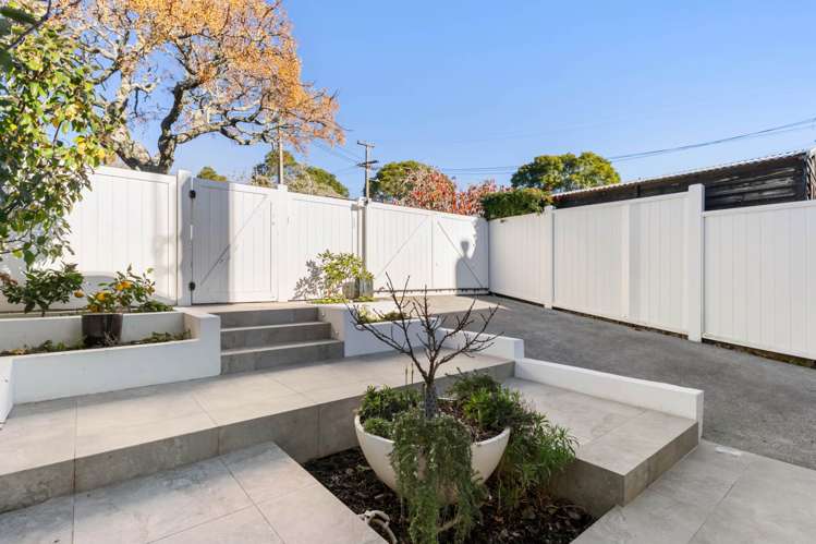 2/2A Seascape Road Remuera_14